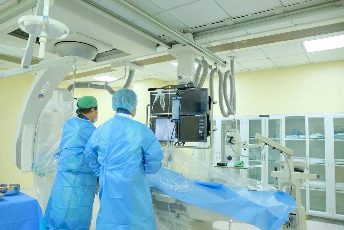 Hình ảnh ekip can thiệp DSA 2