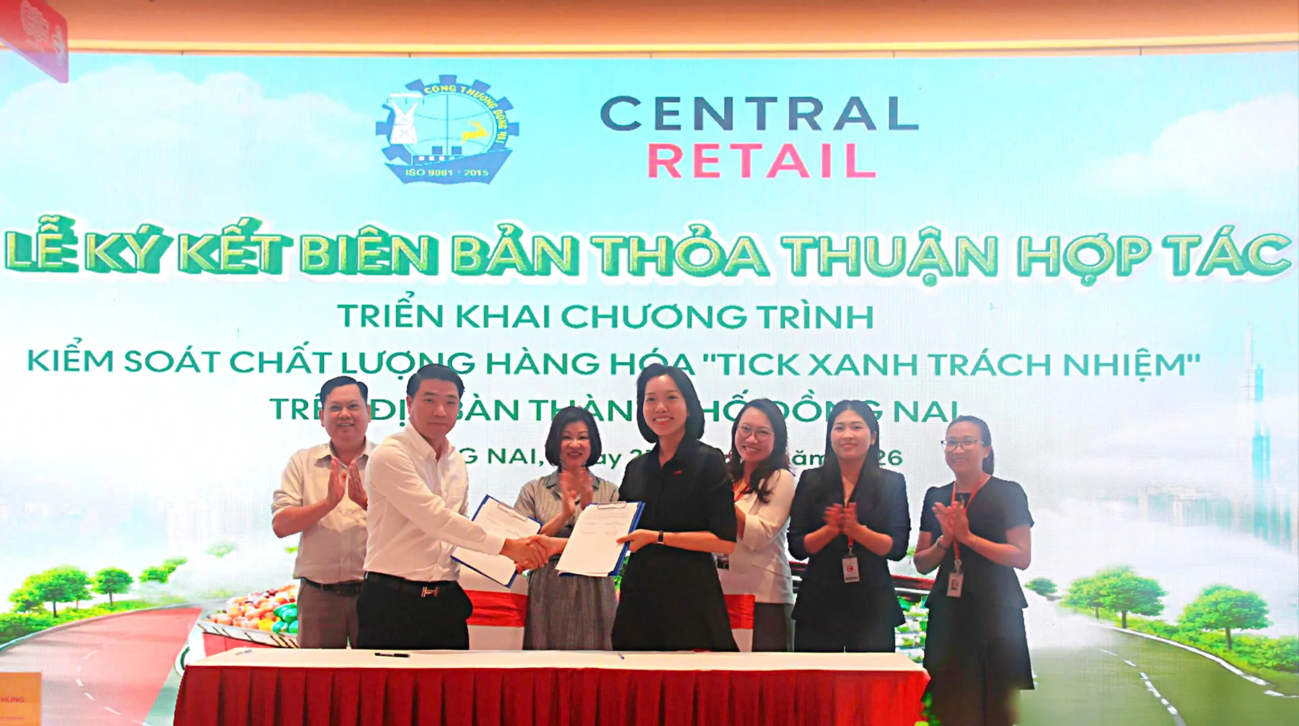 Ký kết triển khai chương trình Tick xanh trách nhiệm giữa Sở Công Thương TP Đồng Nai và tập đoàn Central Retail Việt Nam - Ảnh Bá Nam
