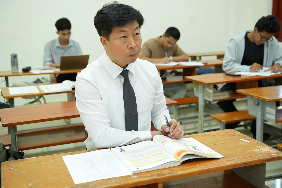 Ông Choi Chang Young tiếp tục hành trình học tập ở tuổi 52 