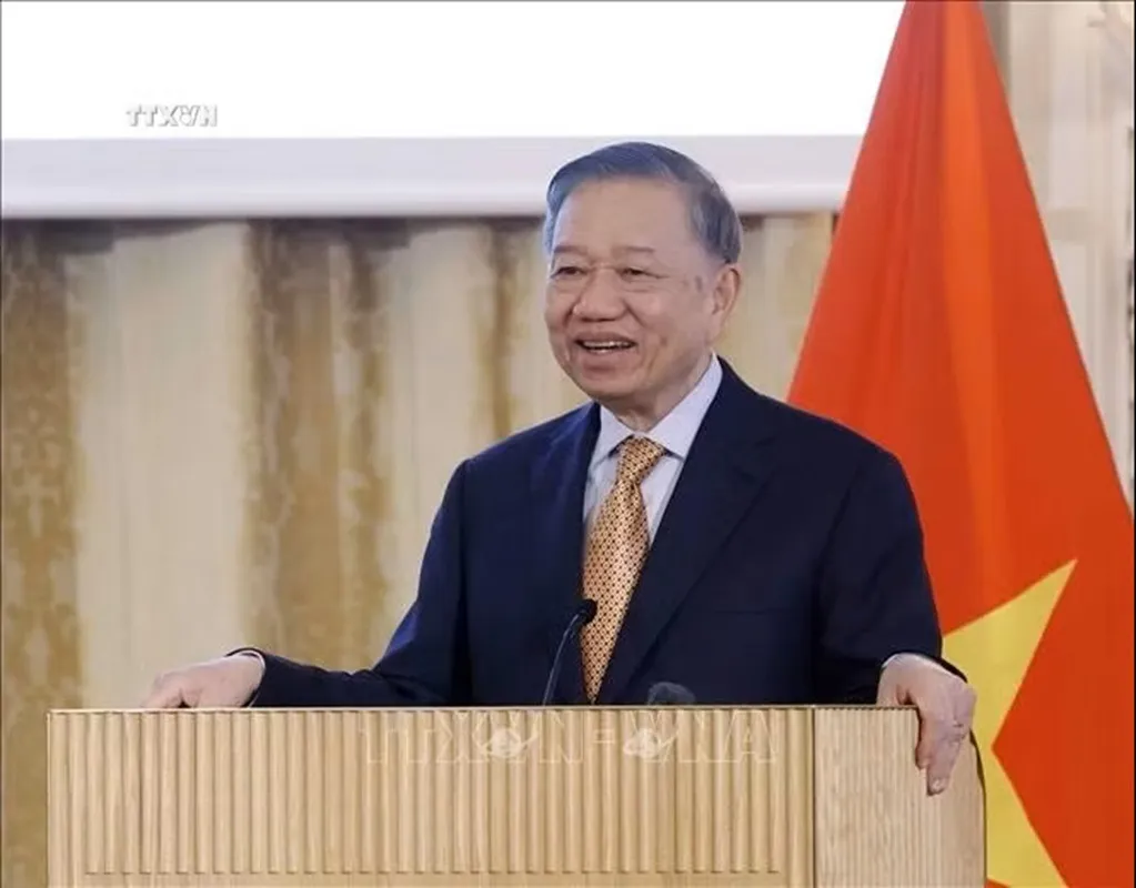 Tổng Bí thư, Chủ tịch nước Tô Lâm nói chuyện thân mật với cán bộ, nhân viên Đại sứ quán Việt Nam tại Đan Mạch và cộng đồng người Việt Nam tại Đan Mạch, Iceland và Nam Thuỵ Điển
