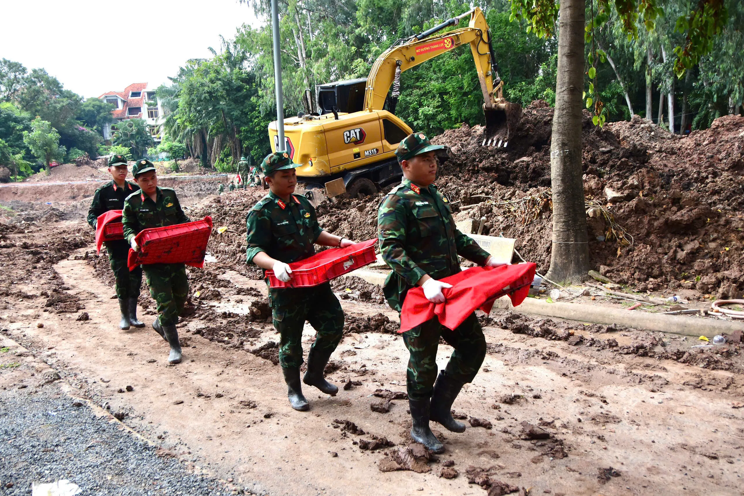 Ngày 22/10, quy tập thêm 10 hài cốt liệt sĩ tại Công viên Lê Thị Riêng, nâng tổng số lên 810 - Ảnh 9.