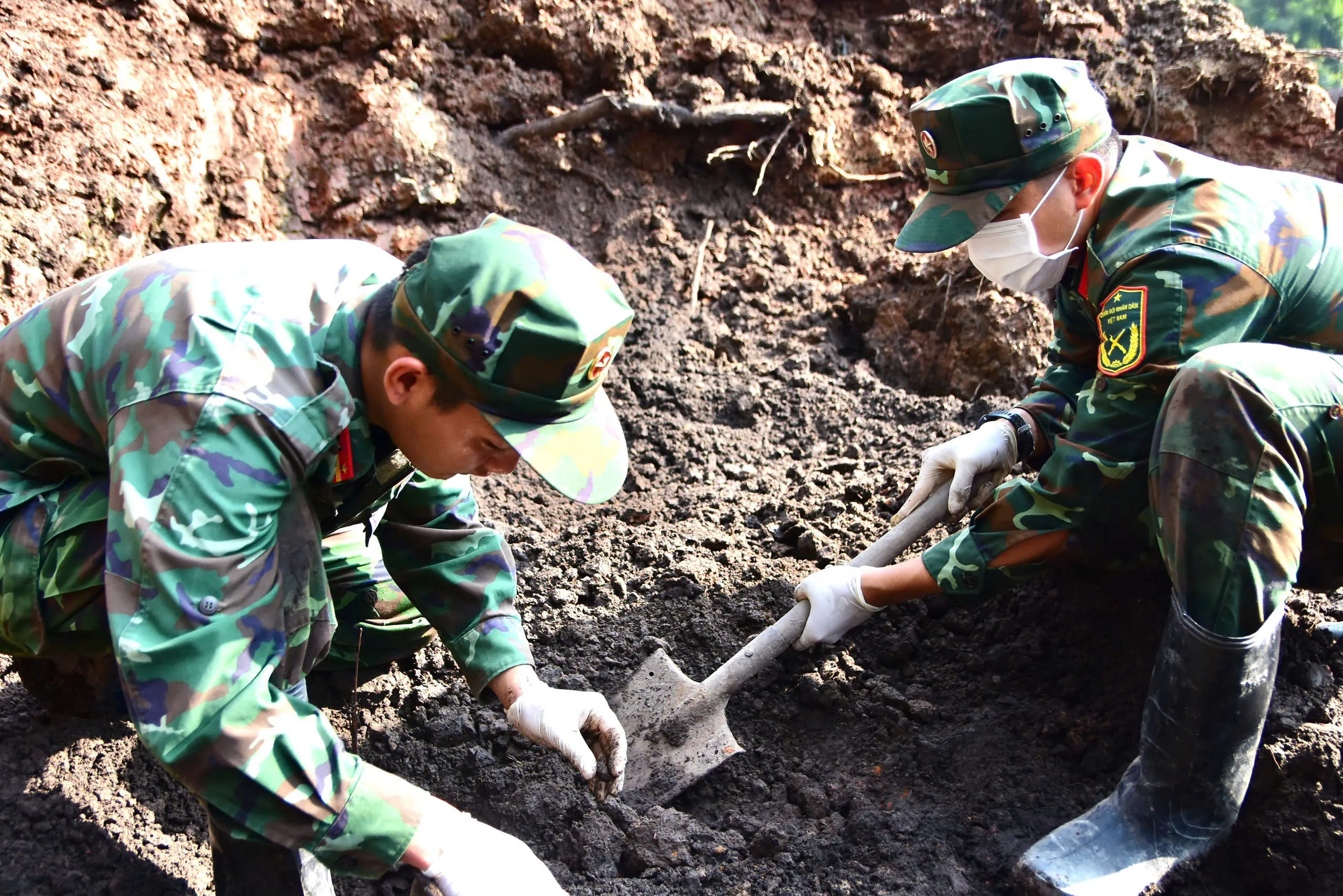 Ngày 22/10, quy tập thêm 10 hài cốt liệt sĩ tại Công viên Lê Thị Riêng, nâng tổng số lên 810 - Ảnh 2.