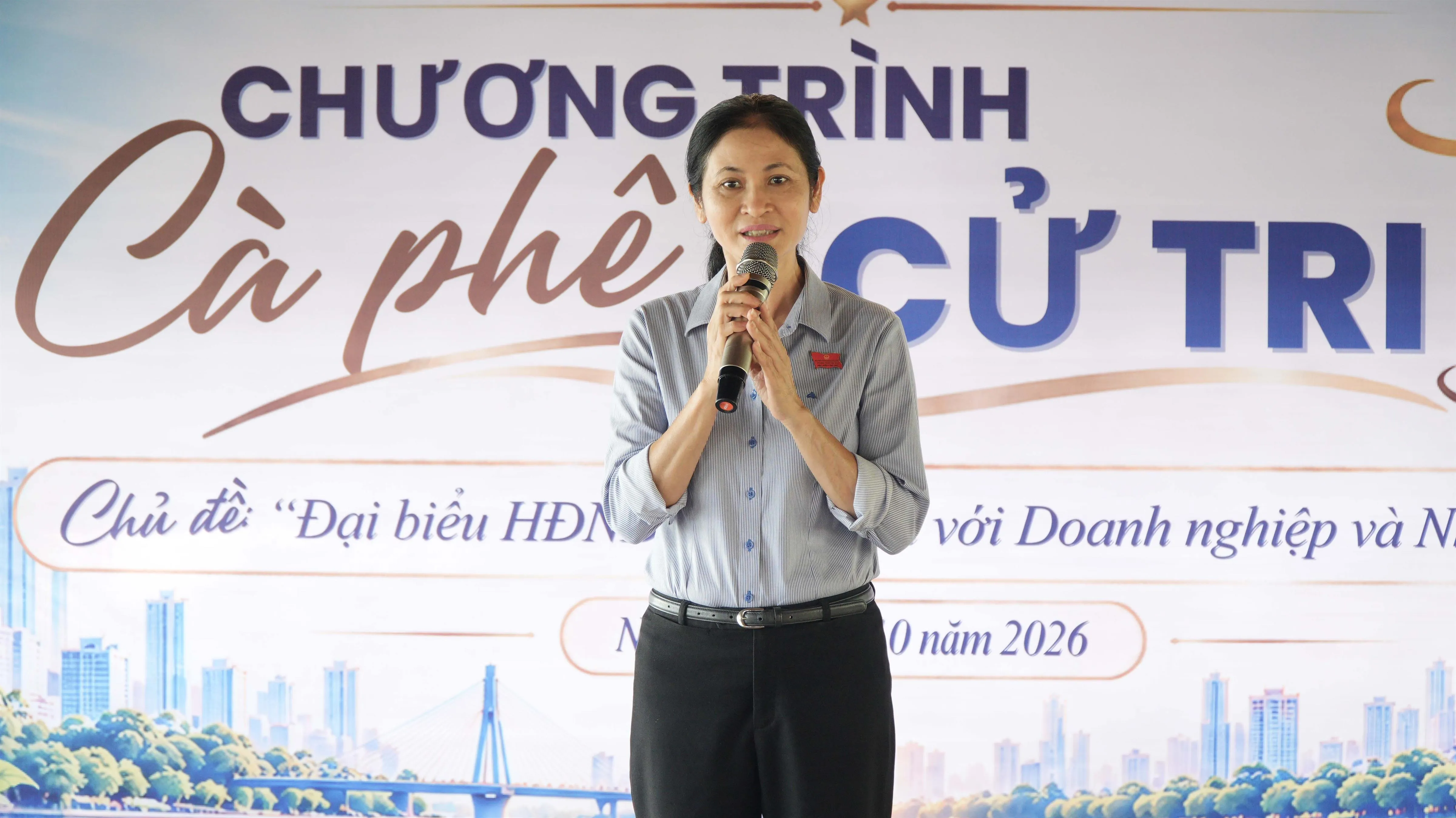 Bà Hương...