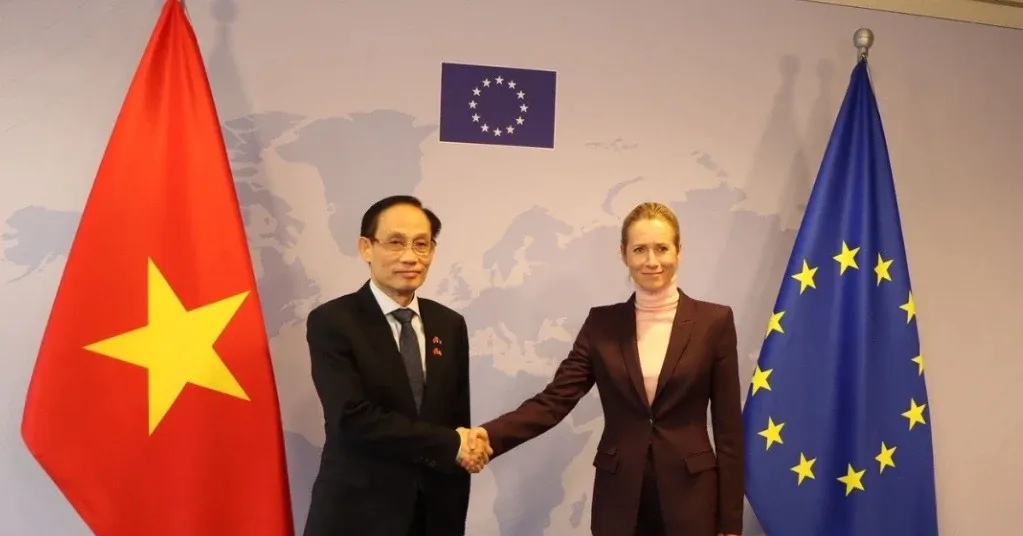 Bộ trưởng Ngoại giao Lê Hoài Trung gặp Đại diện cấp cao EU về chính sách đối ngoại và an ninh