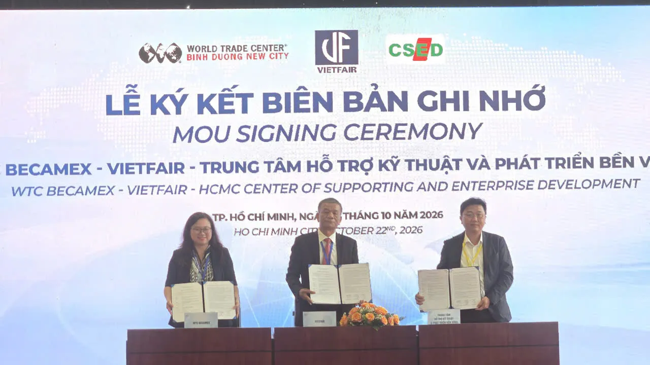 Ký kết biên bản MOU giữa WTC Becamex, VietFair với Trung tâm hỗ trợ kỹ thuật và phát triển bền vững - Ảnh Bá Nam