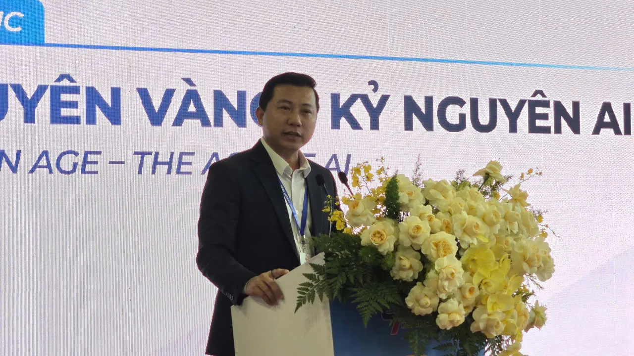 Ông Jimmy Nguyễn, Giám đốc đối tác chiến lược Công ty Cổ phần Công nghệ Arobid chia sẻ về kỹ nguyên vàng kỷ nguyên AI - Ảnh Bá Nam