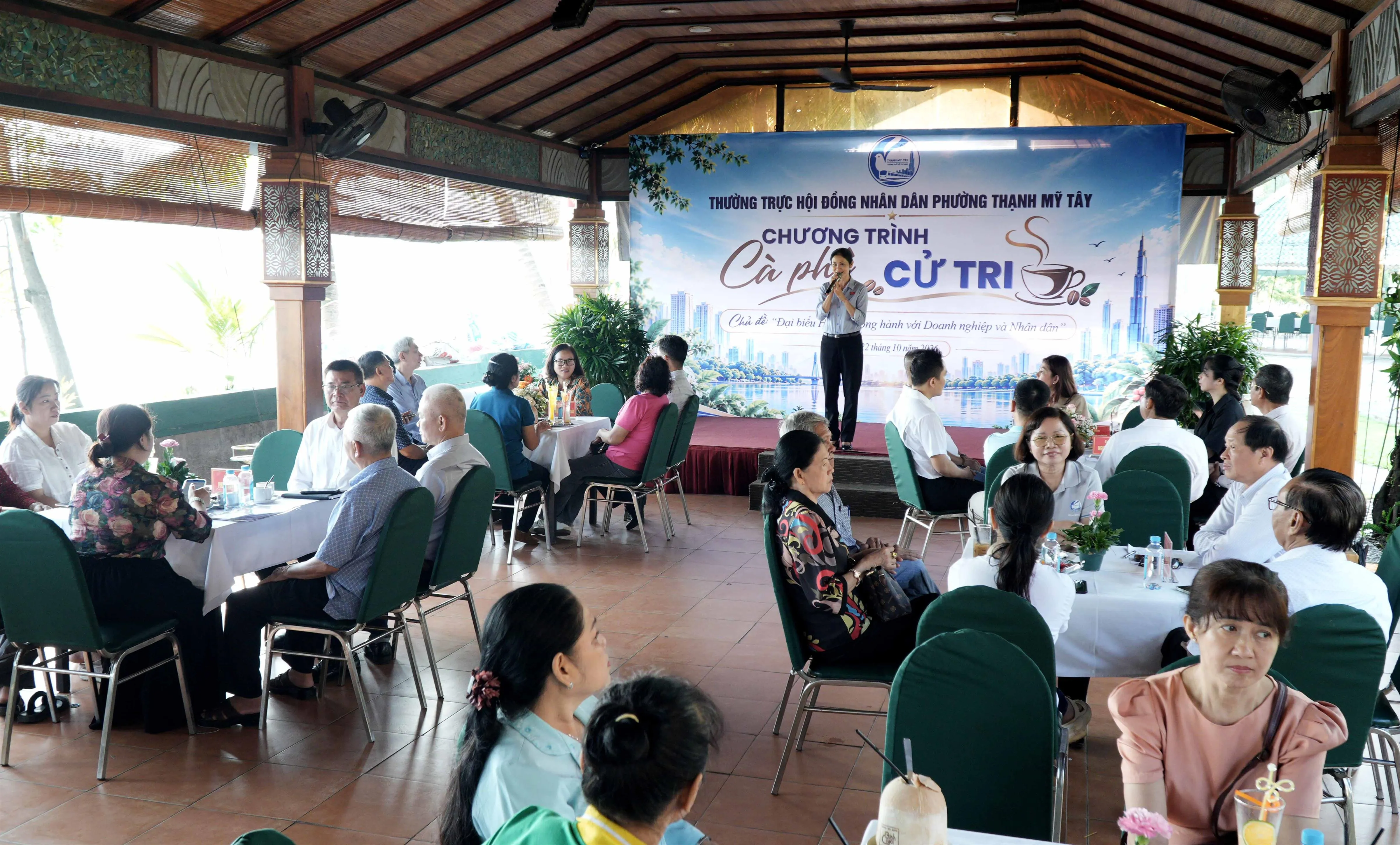 Quang cảnh buổi ...