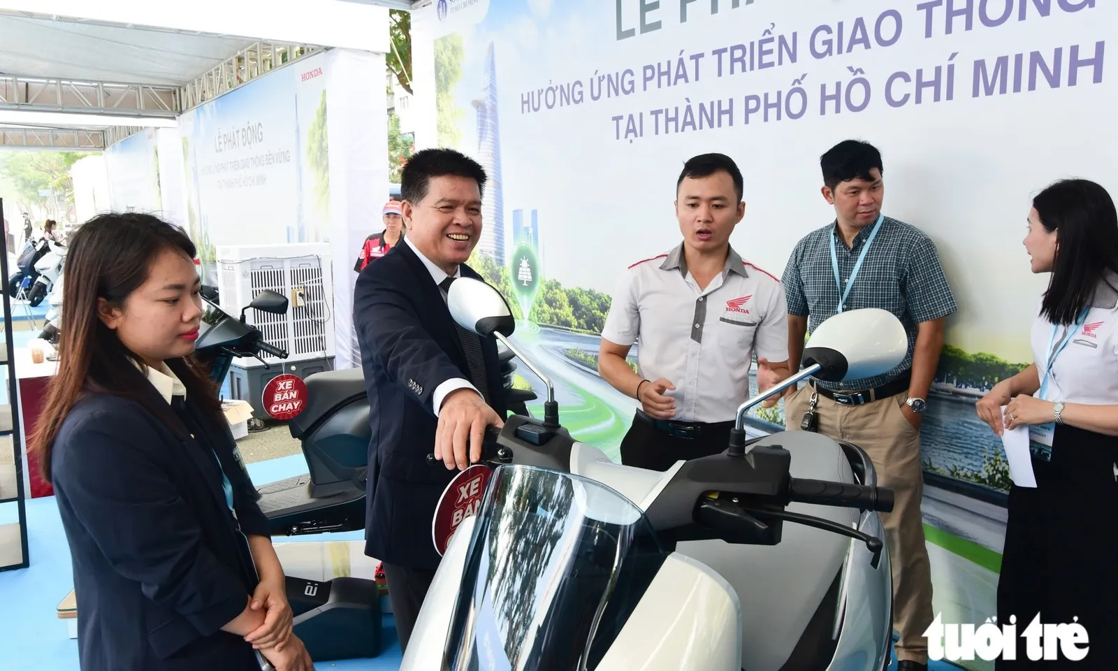 Trước năm 2030, cán bộ, công chức TP. Hồ Chí Minh chuyển sang xe năng lượng sạch
