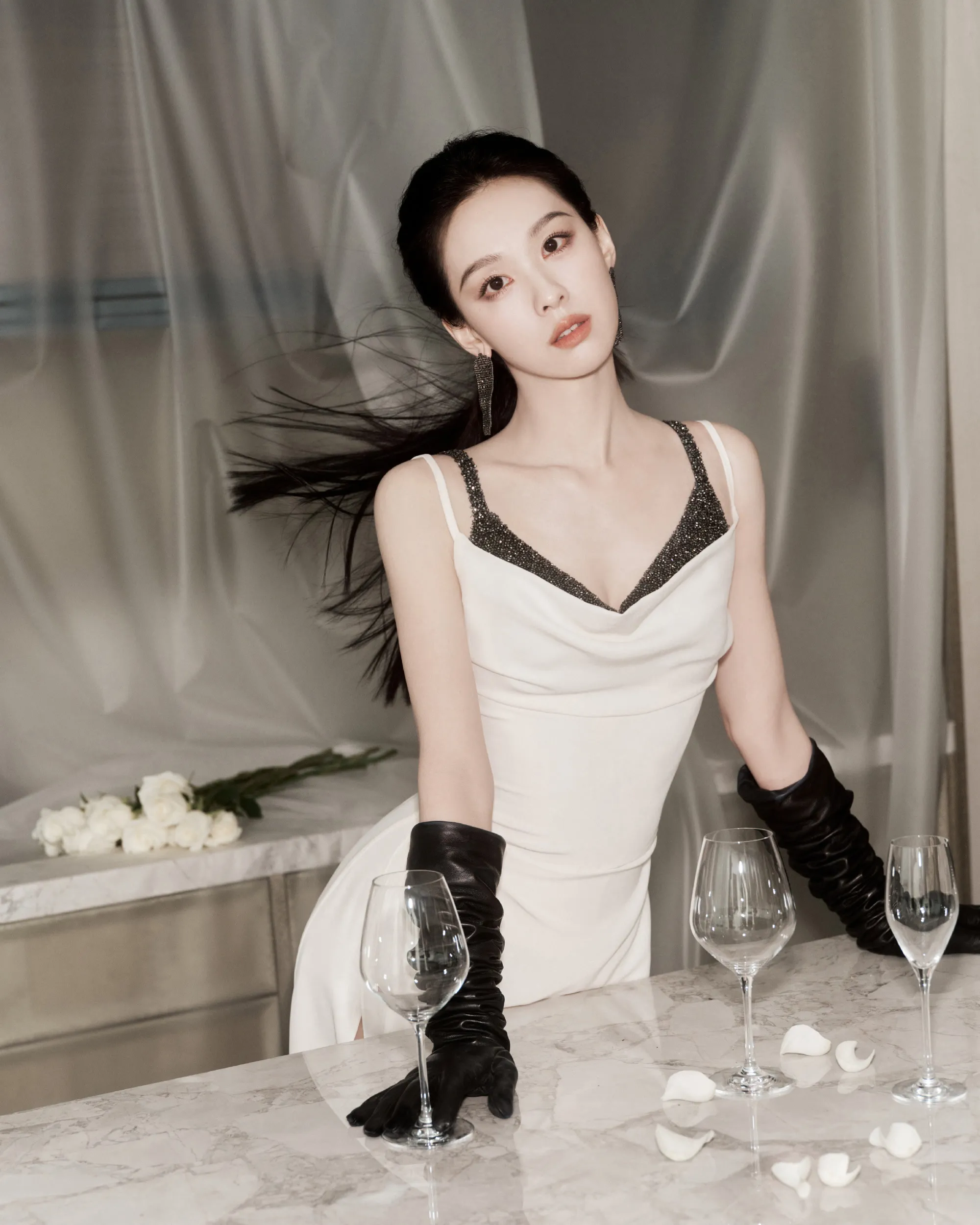 Visual chuẩn thiên kim tiểu thư vibe "chị đại"