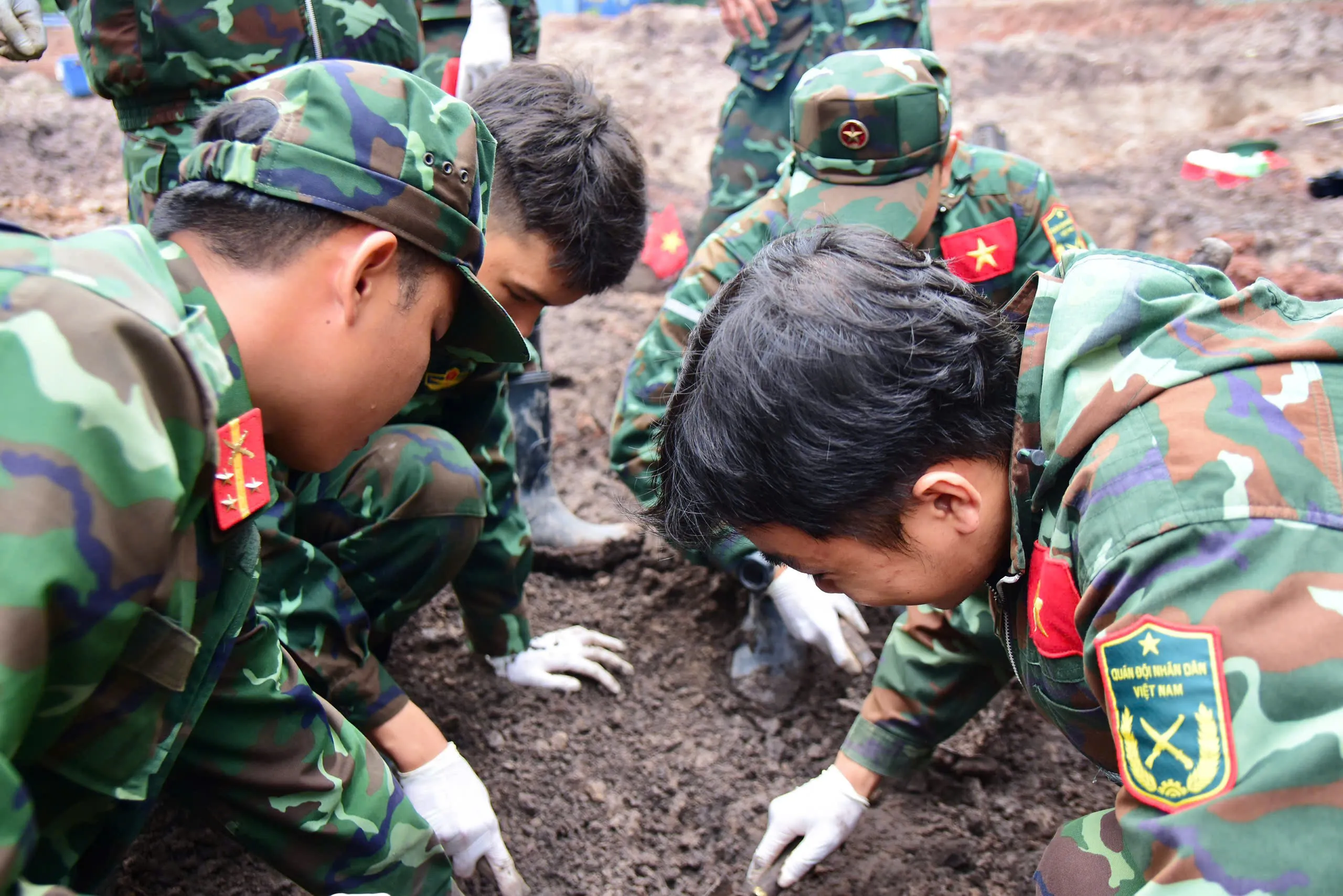 Ngày 23/10, quy tập thêm 12 hài cốt liệt sĩ tại Công viên Lê Thị Riêng - Ảnh 4.