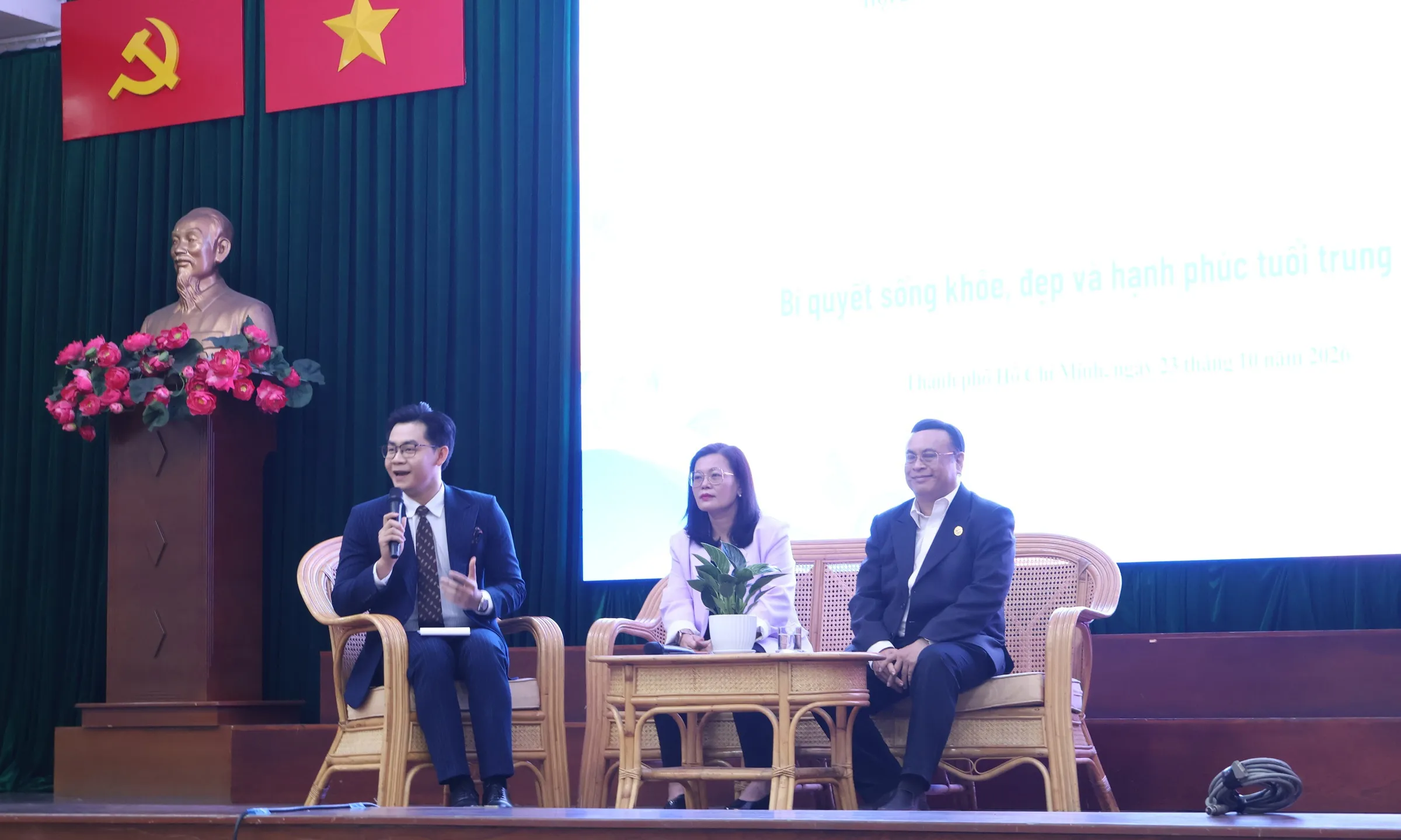 Lắng nghe cơ thể, chăm sóc sức khỏe tuổi trung niên