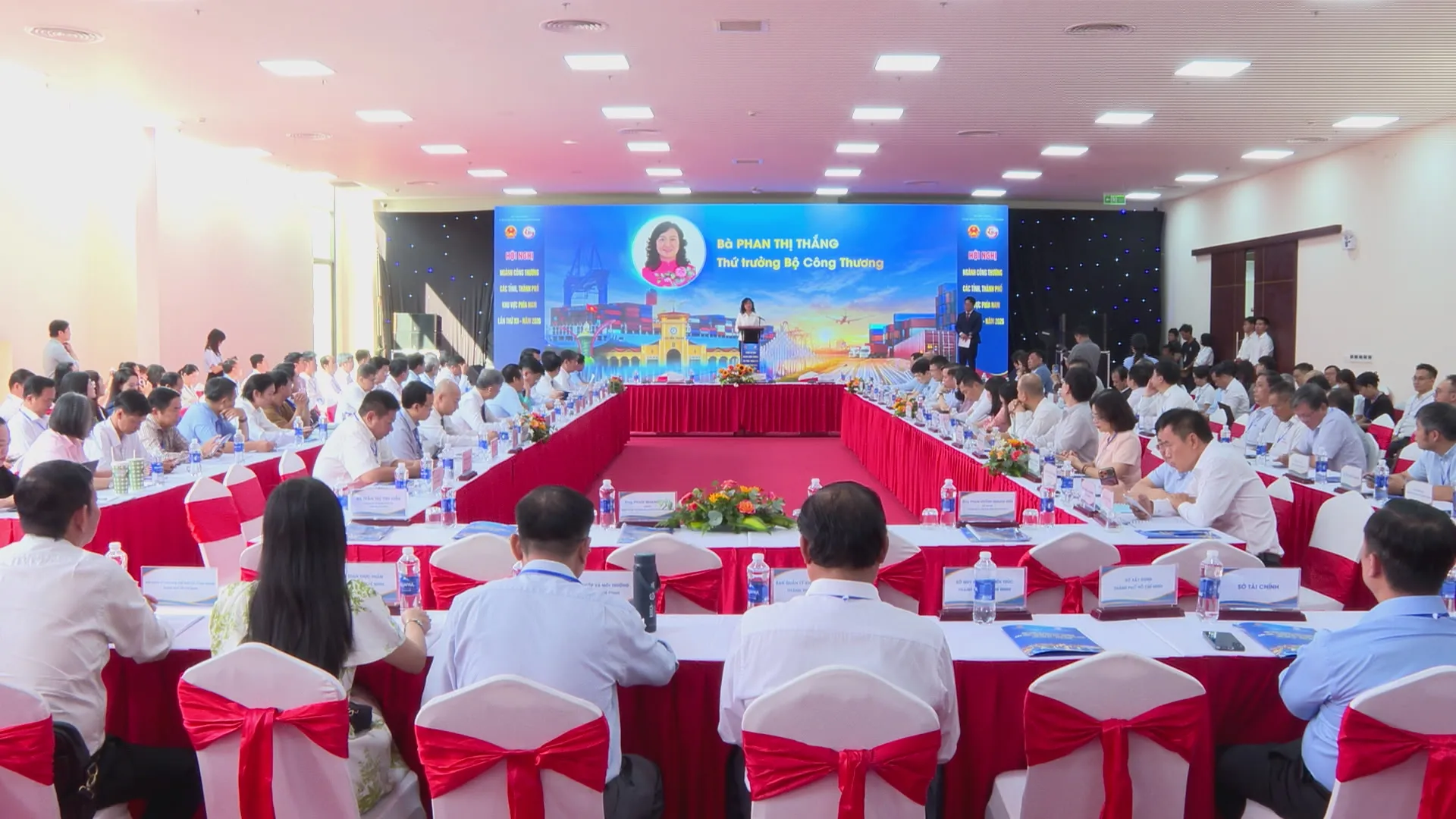 Ngành Công Thương vượt 6/8 chỉ tiêu: Tăng cường hợp tác liên kết vùng - Ảnh 1.
