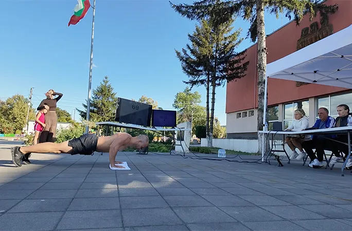 Nhân chứng theo dõi Michael Donchev lập kỷ lục