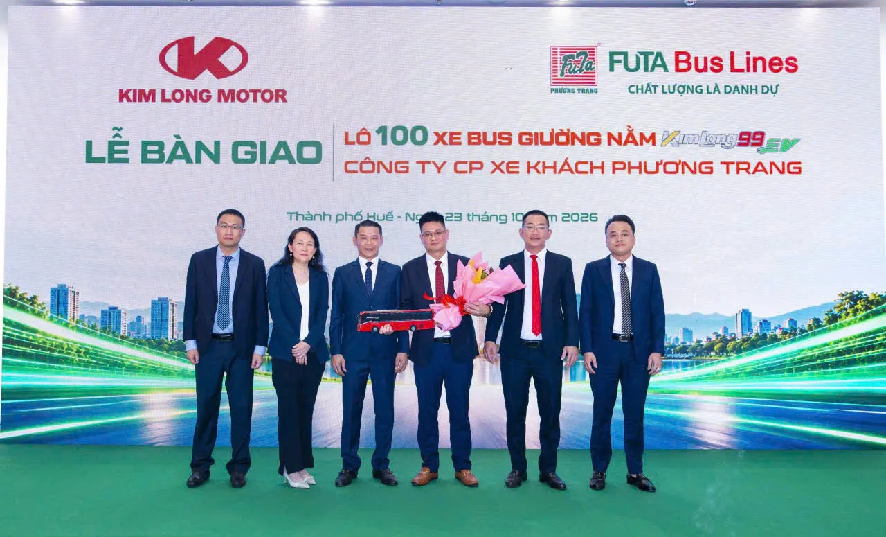 KIM LONG MOTOR chính thức bàn giao lô 100 xe bus giường nằm thuần điện KIMLONG99 EV- G34 cho FUTA Bus Lines