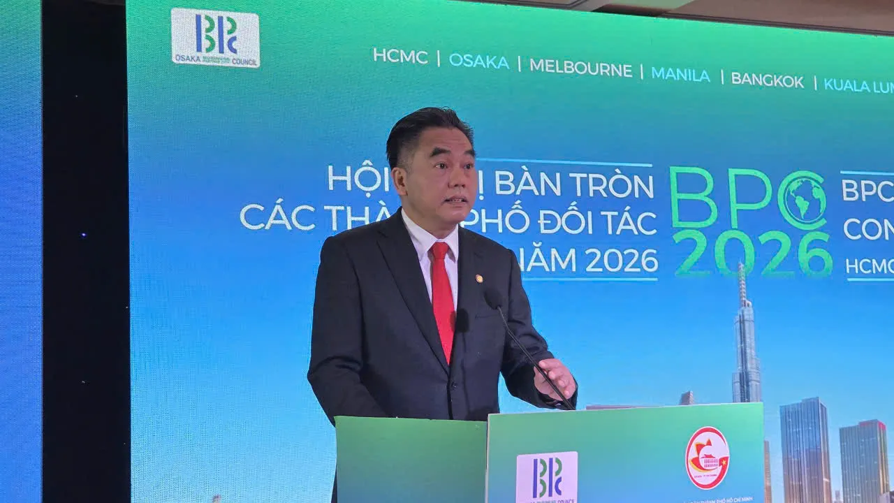 Ông Nguyễn Lộc Hà, Ủy viên Ban Thường vụ Thành ủy, Phó Chủ tịch Thường trực Ủy ban nhân dân TP.HCM phát biểu khai mạc hội nghị - Ảnh Bá Nam