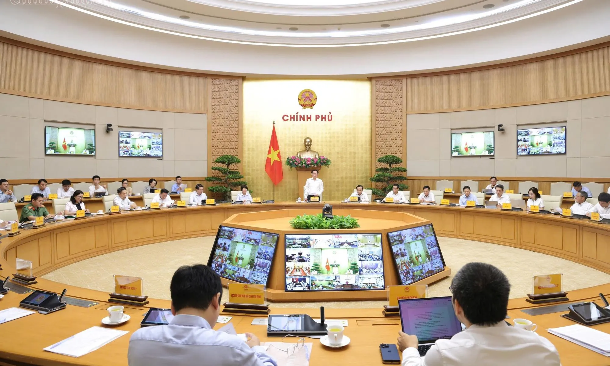 Nghiên cứu khoa học phải gắn với doanh nghiệp