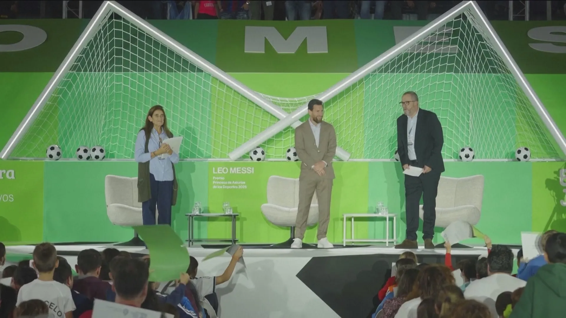 Messi trải lòng cách chấp nhận thất bại và đón nhận chiến thắng- Ảnh 1.