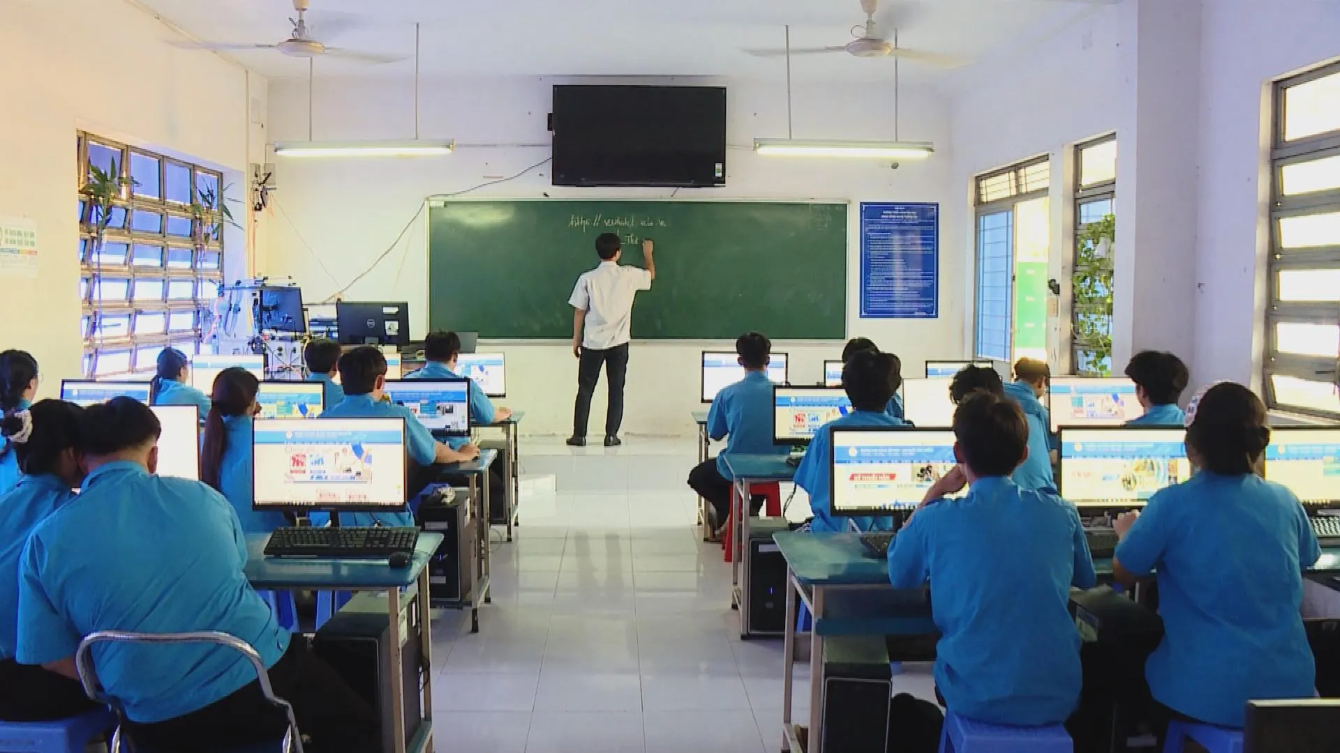Thư viện mở rộng không gian học tập | Vươn Khơi - Ngày 23/10/2026  - Ảnh 1.
