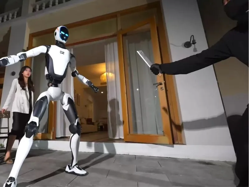 xuat-hien-ve-si-robot-biet-danh-kungfu-nang-bong-o-to-cuu-nguoi-nhu-phim-vien-tuong-2
