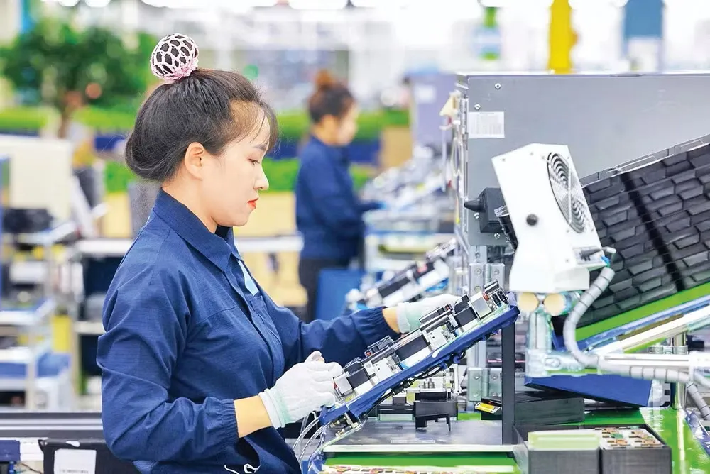 Dây chuyền sản xuất tại Nhà máy Samsung Electronics, Khu công nghiệp Yên Phong, thành phố Bắc Ninh - Ảnh: Hoàng Phương - Nhân Dân