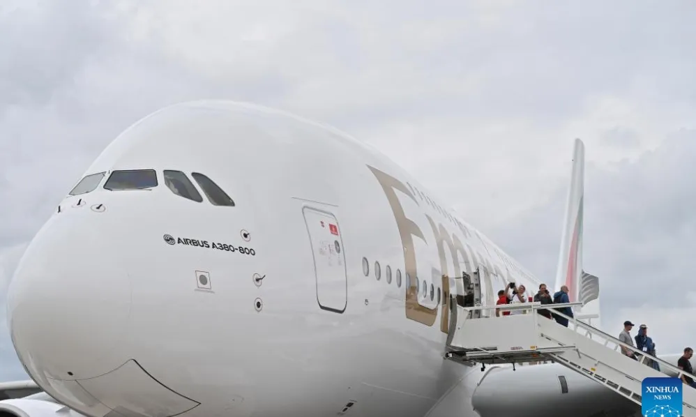 Siêu máy bay A380 mắc kẹt trên bầu trời Moskva do hạn chế an toàn hàng không