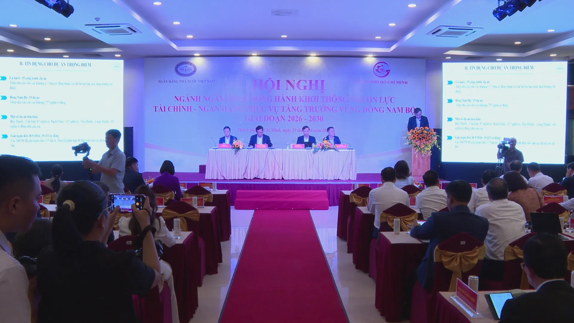 Ngành ngân hàng đồng hành cùng tăng trưởng vùng Đông Nam Bộ - Ảnh 1. Hội nghị bàn giải pháp khơi thông nguồn lực tài chính - ngân hàng cho vùng Đông Nam Bộ giai đoạn 2026 - 2030