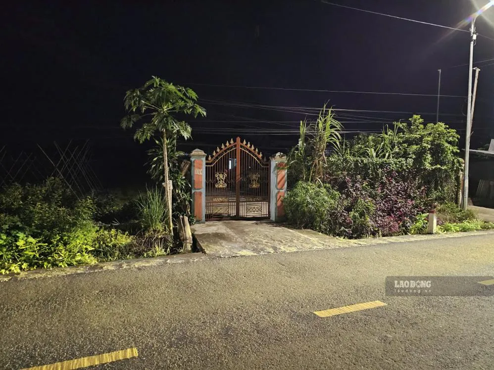 Nhiều nhà dân ở khu vực Diên Lâm đóng cửa sớm trong bối cảnh lực lượng chức năng đang truy tìm các phạm nhân trốn trại - Ảnh: Hữu Long - Lao Động