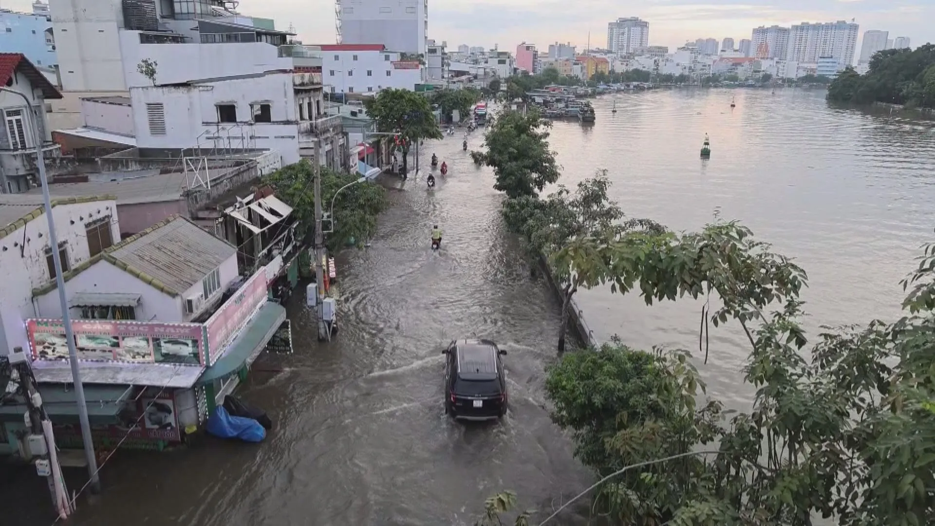 TP. Hồ Chí Minh triển khai các biện pháp ứng phó đợt triều cường cuối tháng 10, khi đỉnh triều dự báo vượt báo động 3 trong các ngày 27–29/10
