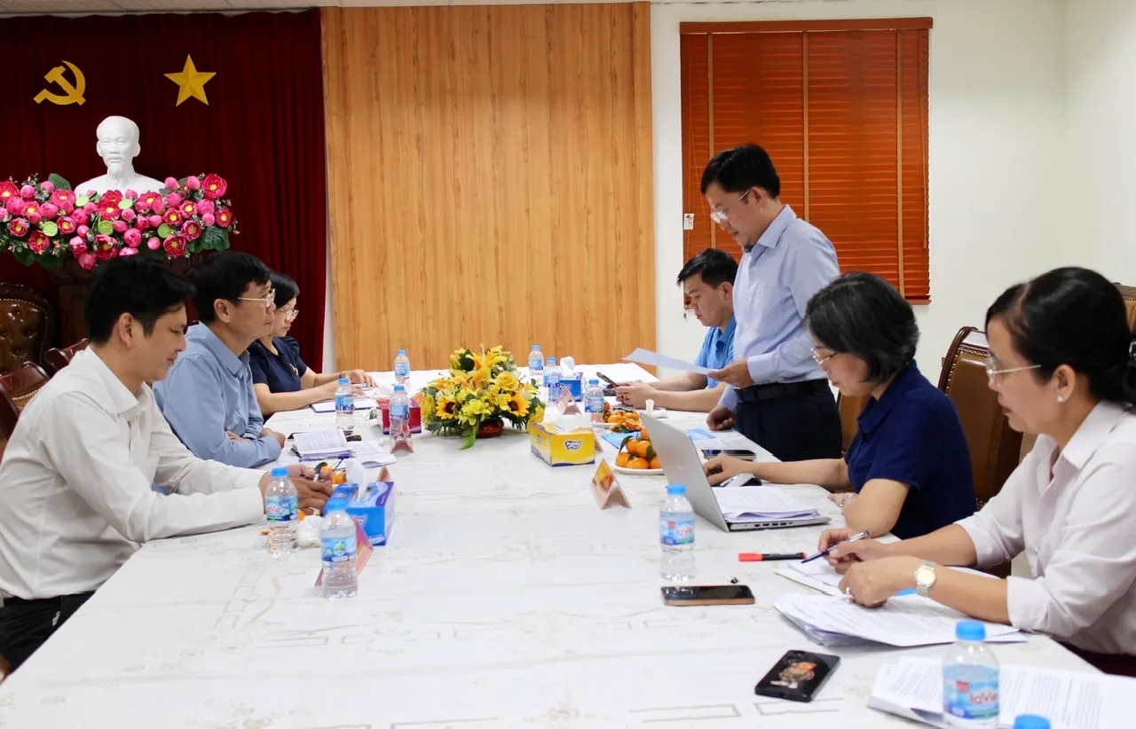 Liên đoàn Lao động Thành phố làm việc với bảo hiểm xã hội