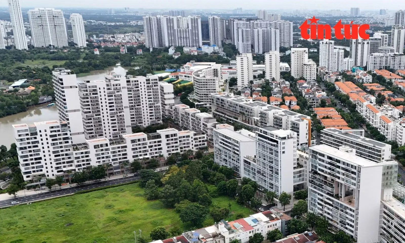 Giá nhà tại TP. Hồ Chí Minh giảm nhưng sức mua yếu, nguồn cung lệch mạnh khỏi nhu cầu ở thực