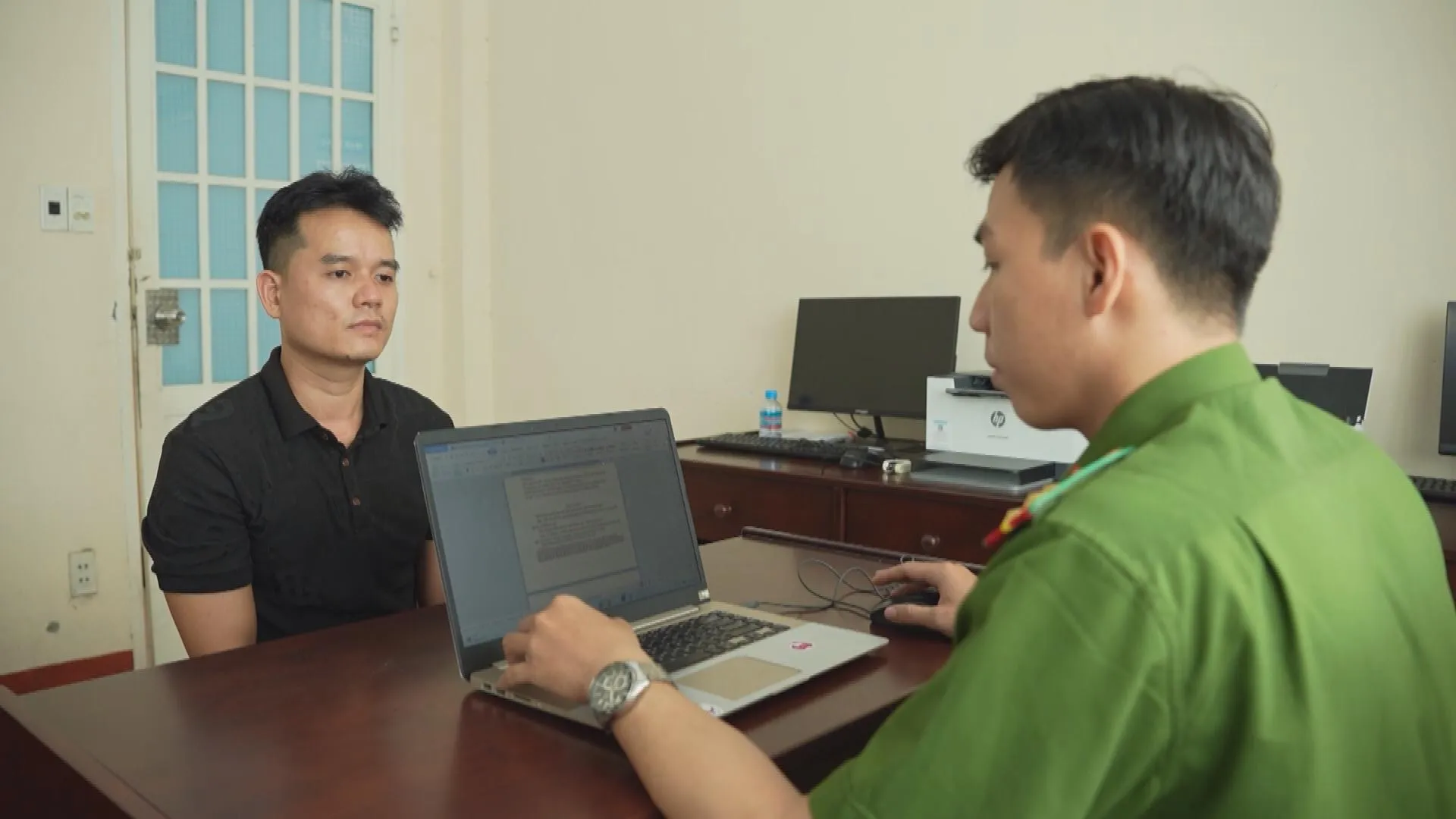 TP. Hồ Chí Minh: tóm gọn nghi phạm cướp tiệm vàng chỉ sau 40 phút | 60 Giây Sáng ngày 25/10/2026 - Ảnh 2.