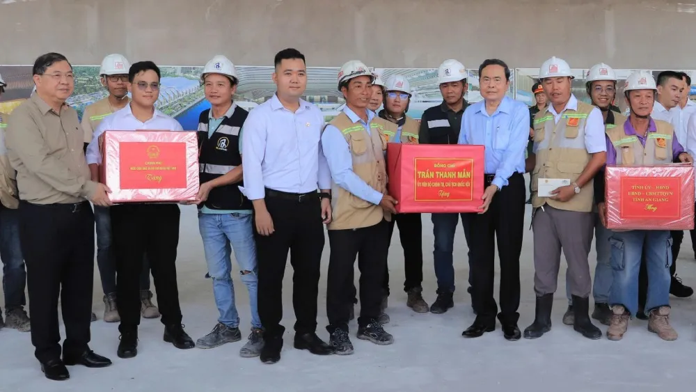 Chủ tịch Quốc hội Trần Thanh Mẫn kiểm tra các công trình phục vụ APEC 2027- Ảnh 3.