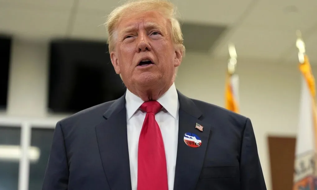 Ông Trump bỏ phiếu sớm cho Đảng Cộng hòa giữa bối cảnh nguy cơ mất kiểm soát Quốc hội