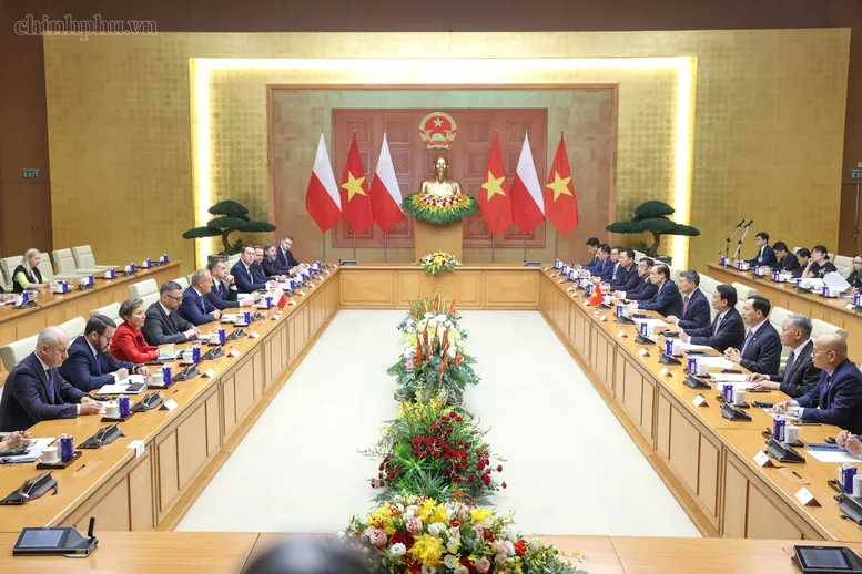Thủ tướng Lê Minh Hưng hội đàm với Thủ tướng Cộng hòa Ba Lan Donald Tusk - Ảnh: chinhphu.vn/Nhật Bắc