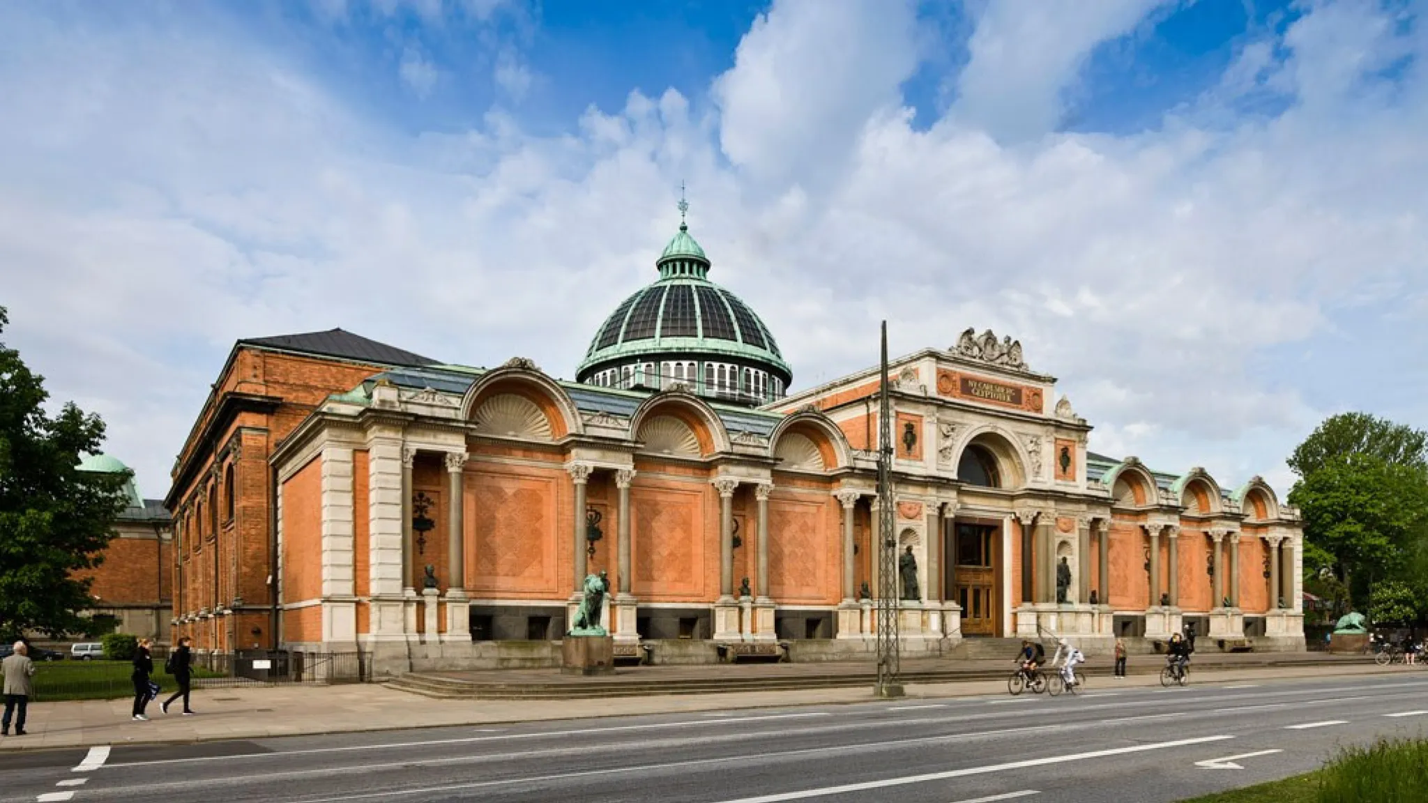 Bảo tàng Ny Carlsberg Glyptotek tại Copenhagen, công trình văn hóa được sáng lập bởi Carl Jacobsen và mở cửa từ năm 1897