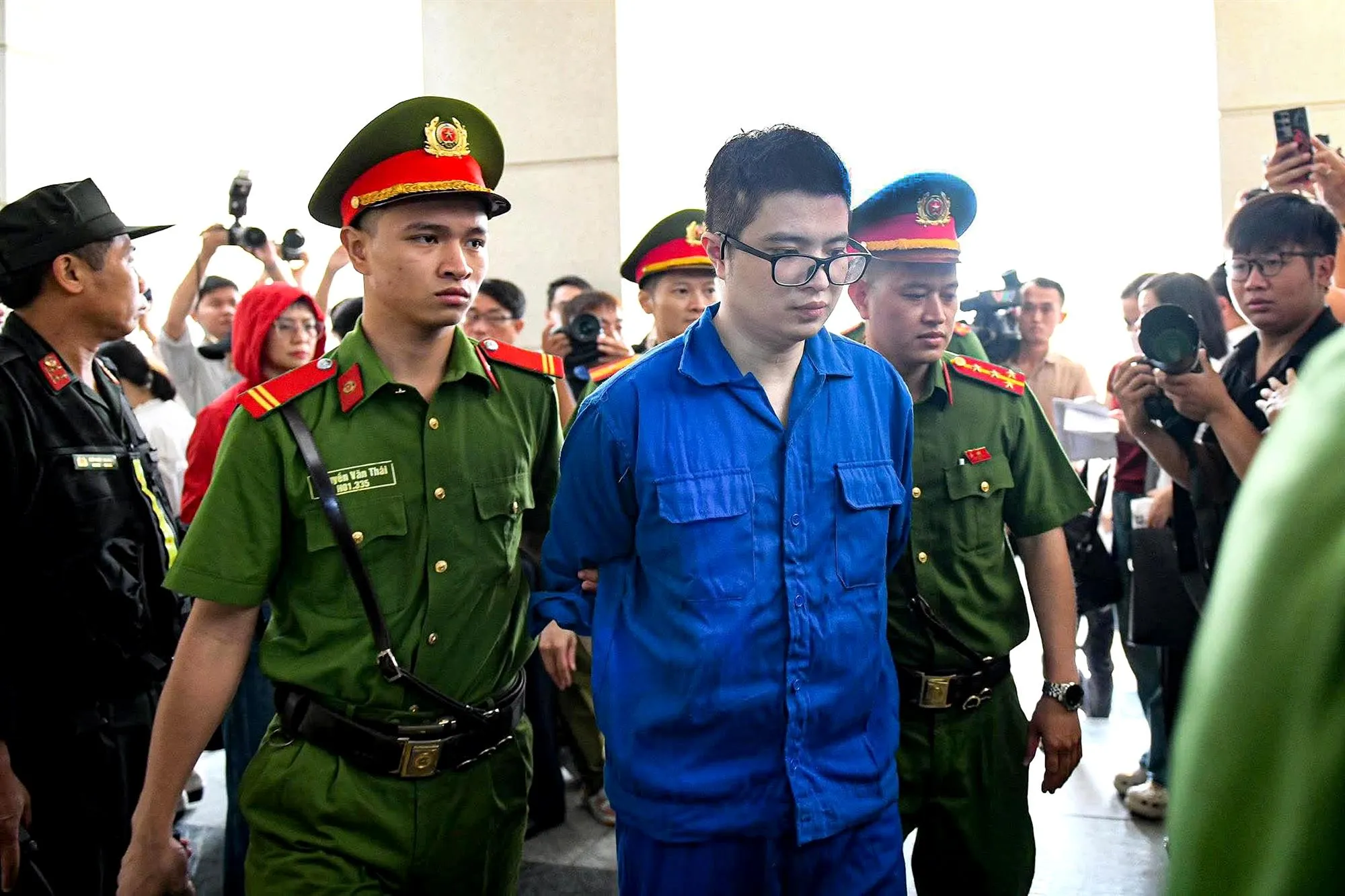 Bị cáo Phó Đức Nam (Mr Pips) bị dẫn giải đến phiên tòa - Ảnh:Nam Trần - TTO