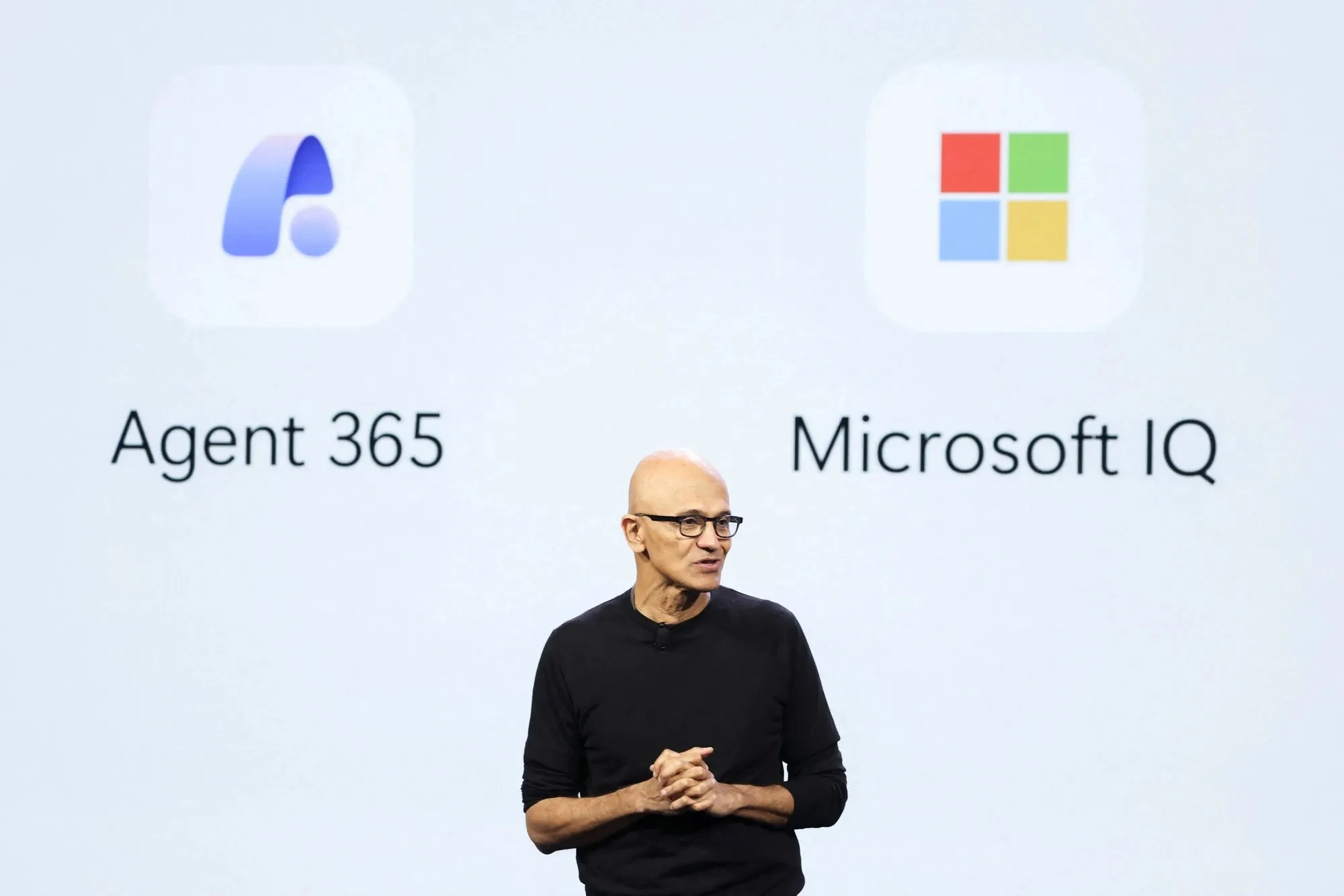 Tổng giám đốc Microsoft Satya Madella phát biểu tại sự kiện công nghệ ở bang California, Mỹ ngày 7/10 - Ảnh: Reuters