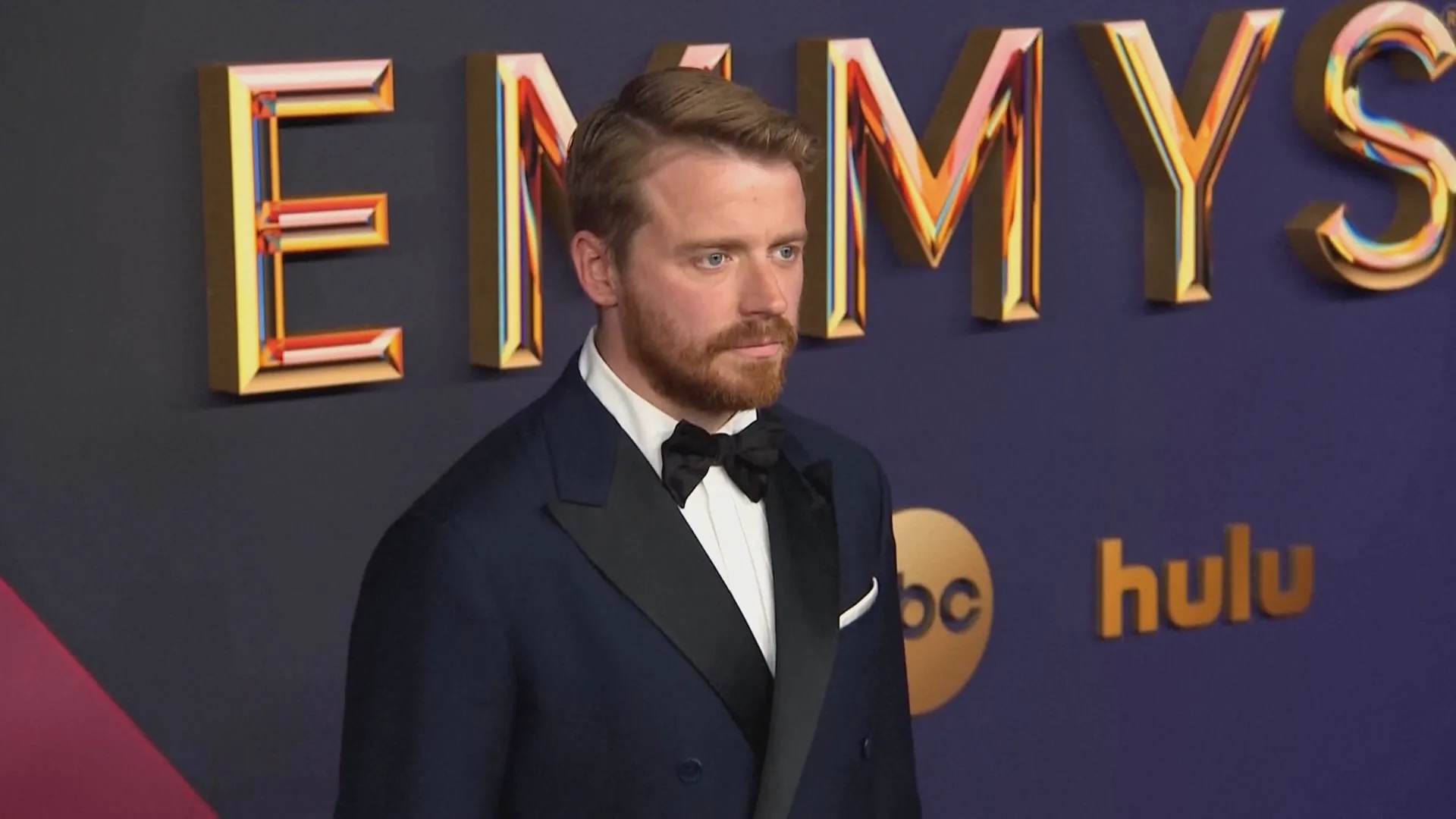 Nam diễn viên người Scotland Jack Lowden, nổi tiếng với vai River Cartwright trong loạt phim tình báo Slow Horses