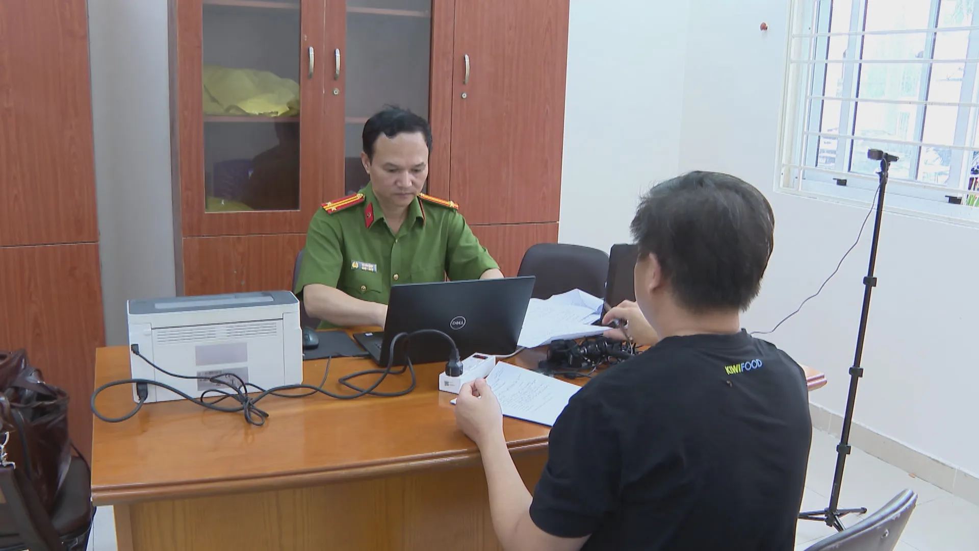 Kiểm soát cảm xúc khi mâu thuẫn: Làm gì để tránh bạo lực? - Ảnh 2.