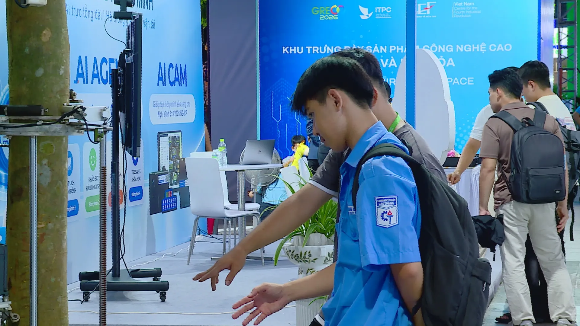 Thông qua các hoạt động trưng bày, doanh nghiệp có dịp giới thiệu những ứng dụng công nghệ mới