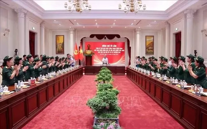 Tổng Bí thư, Chủ tịch nước Tô Lâm với đại biểu Đại đội Nữ lái xe Trường Sơn. Ảnh: Văn Điệp/TTXVN Tổng Bí thư, Chủ tịch nước Tô Lâm với đại biểu Đại đội Nữ lái xe Trường Sơn. Ảnh: Văn Điệp/TTXVN