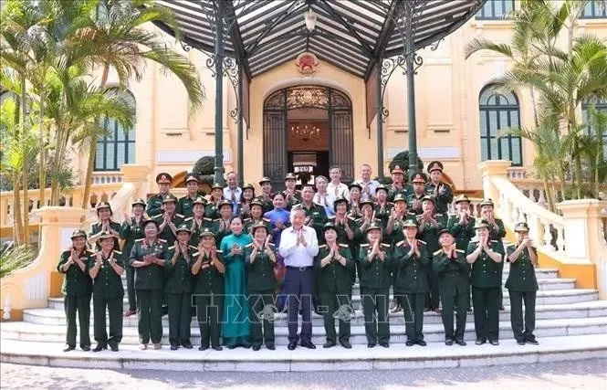 Tổng Bí thư, Chủ tịch nước Tô Lâm với đại biểu Đại đội Nữ lái xe Trường Sơn. Ảnh: Văn Điệp/TTXVN Tổng Bí thư, Chủ tịch nước Tô Lâm với đại biểu Đại đội Nữ lái xe Trường Sơn. Ảnh: Văn Điệp/TTXVN