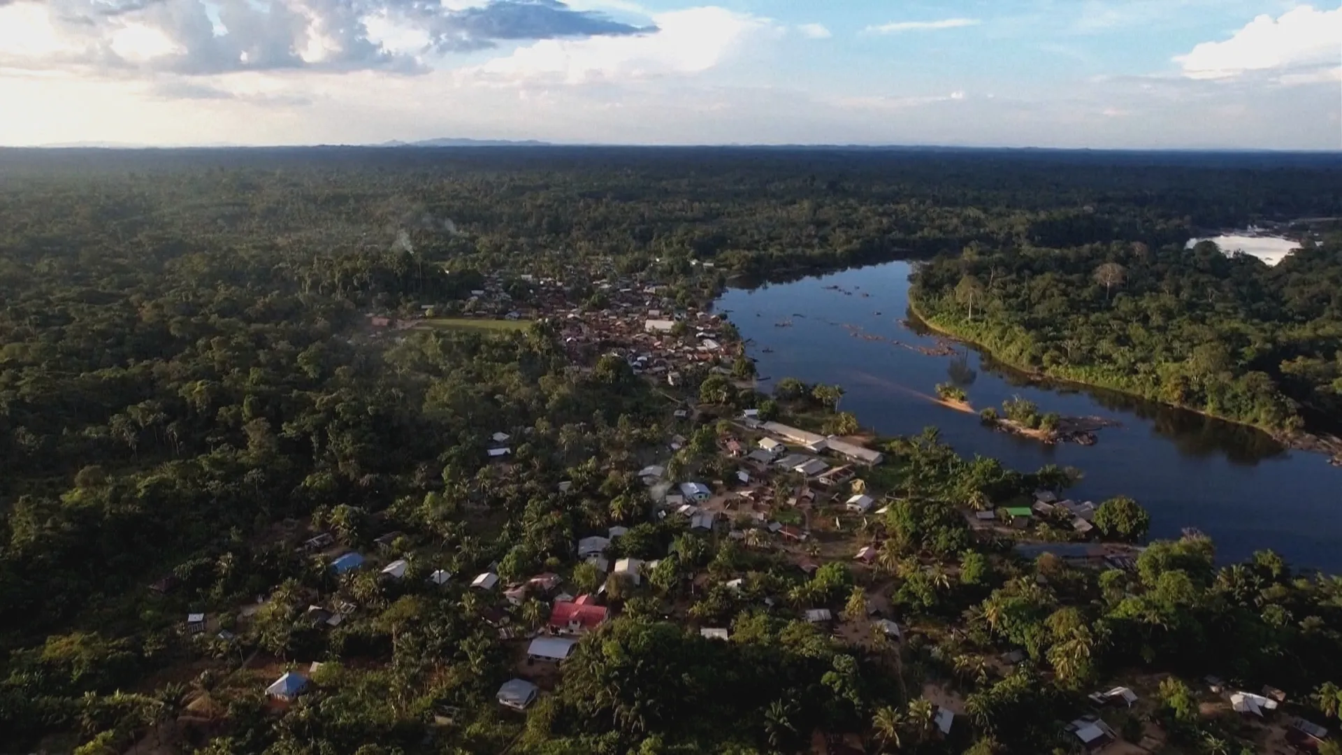 Suriname: Ứng dụng công nghệ để bảo vệ rừng - Ảnh 1. Không gian rừng rậm nơi cộng đồng Saamaka đang nỗ lực bảo vệ trước nguy cơ xâm lấn