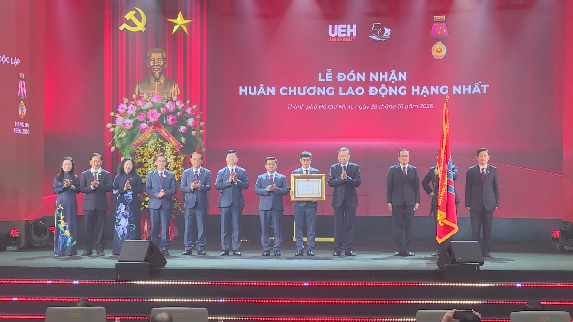 Tổng Bí thư, Chủ tịch nước Tô Lâm trao tặng Huân chương Lao động hạng Nhất | Thời sự HTV ngày 28/10/2026 - Ảnh 1.