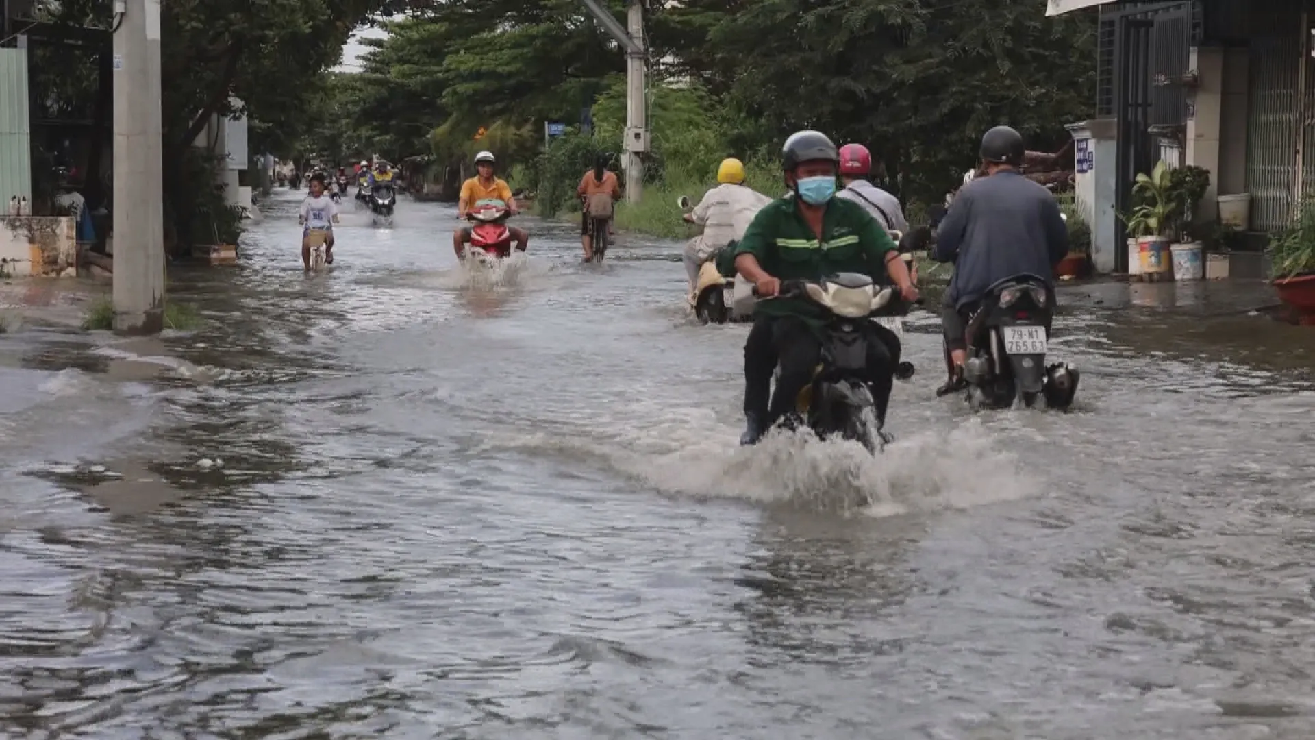 TP. Hồ Chí Minh: triều cường cao bất thường, ảnh hưởng lớn đến sinh hoạt | 60 Giây Sáng ngày 28/10/2026 - Ảnh 2. TP. Hồ Chí Minh: triều cường cao bất thường, ảnh hưởng lớn đến sinh hoạt | 60 Giây Sáng ngày 28/10/2026 - Ảnh 2.