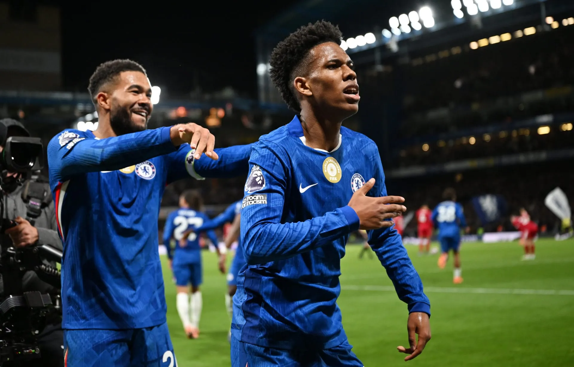 chelsea-estevao-psg