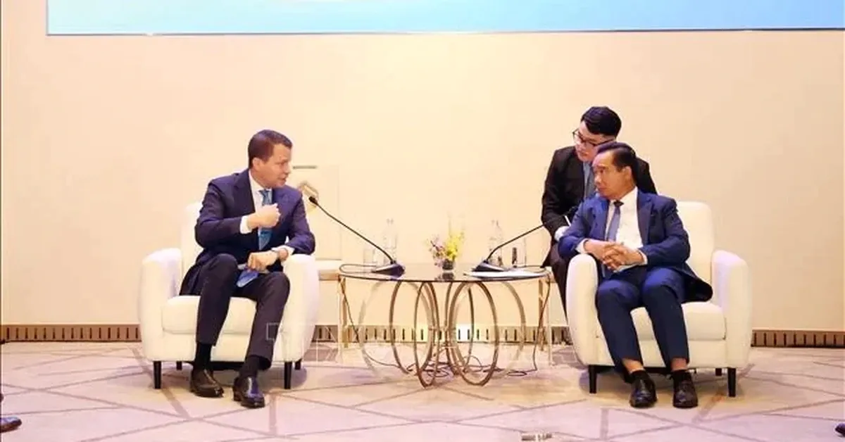 Lãnh đạo TP. Hồ Chí Minh tiếp Giám đốc điều hành Diễn đàn Kinh tế Thế giới