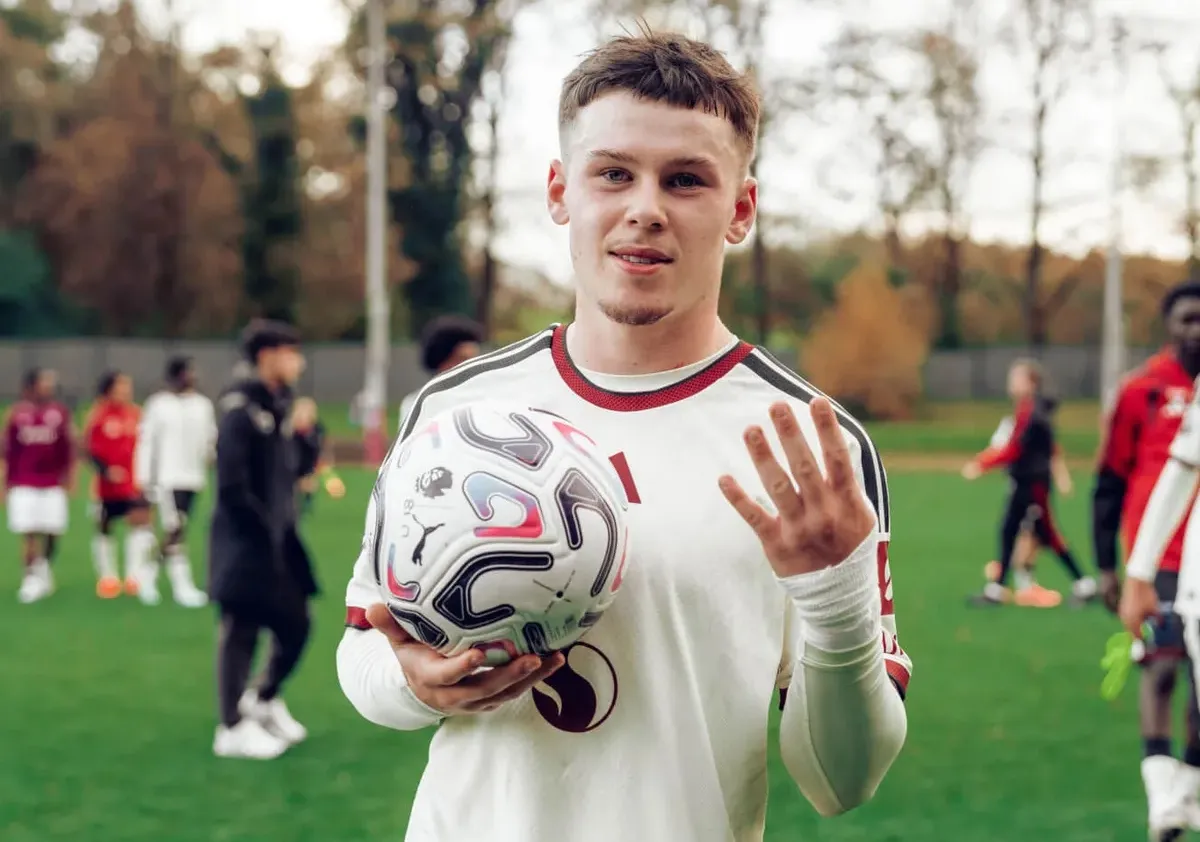 mu-kai-rooney