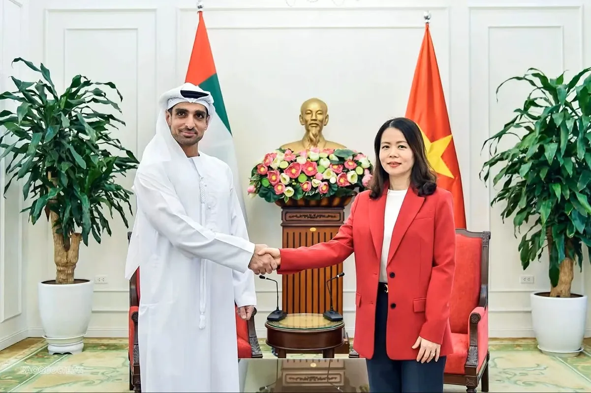 Thứ trưởng Bộ Ngoại giao Nguyễn Minh Hằng và Trợ lý Bộ trưởng Ngoại giao Các Tiểu Vương quốc Ả-rập Thống nhất