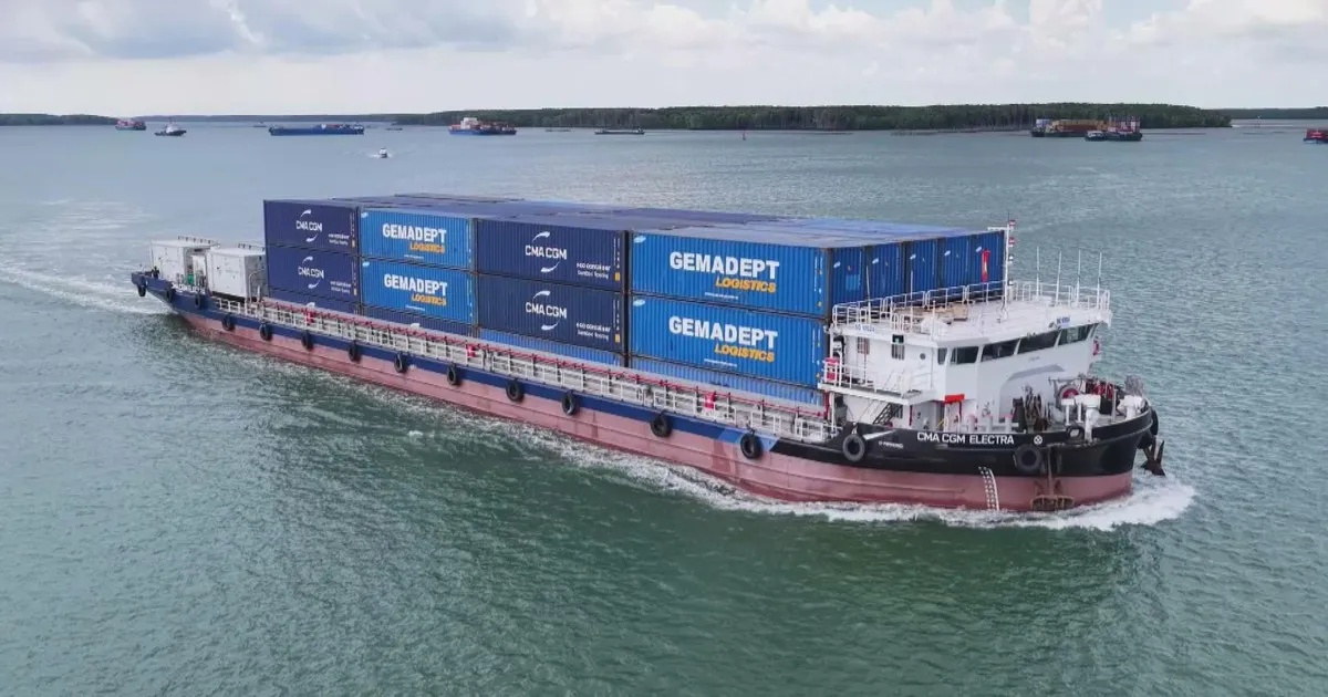 Sà lan điện chạy bằng năng lượng tái tạo, hướng đến logistics xanh